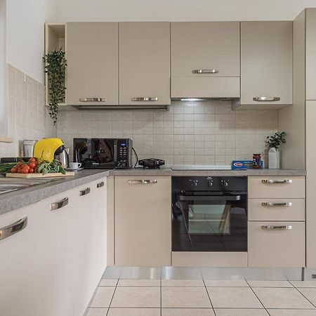 Hygge Family Apartment - One Step Away From The Lake!!! ซีร์มิโอเน ภายนอก รูปภาพ