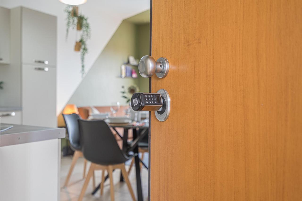 Hygge Family Apartment - One Step Away From The Lake!!! ซีร์มิโอเน ภายนอก รูปภาพ