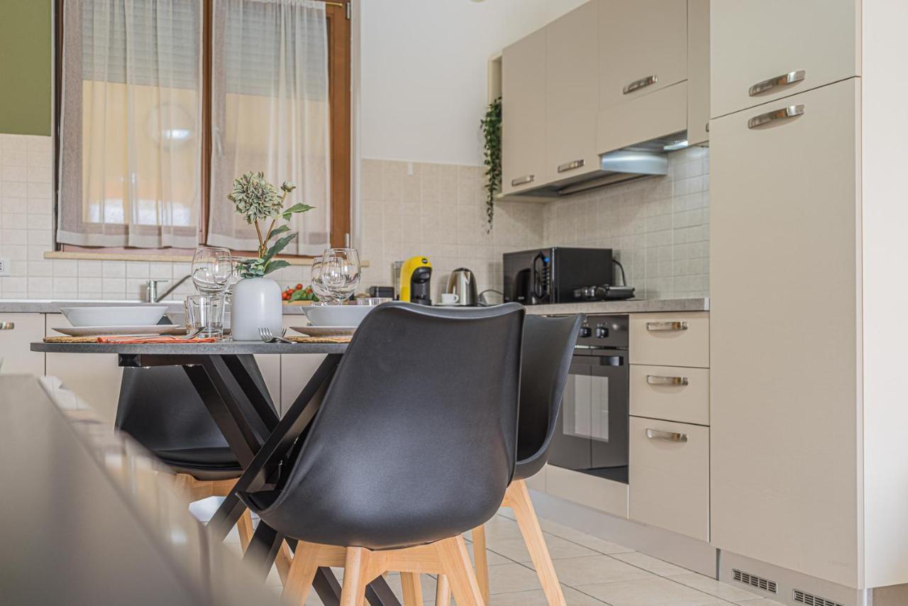 Hygge Family Apartment - One Step Away From The Lake!!! ซีร์มิโอเน ภายนอก รูปภาพ