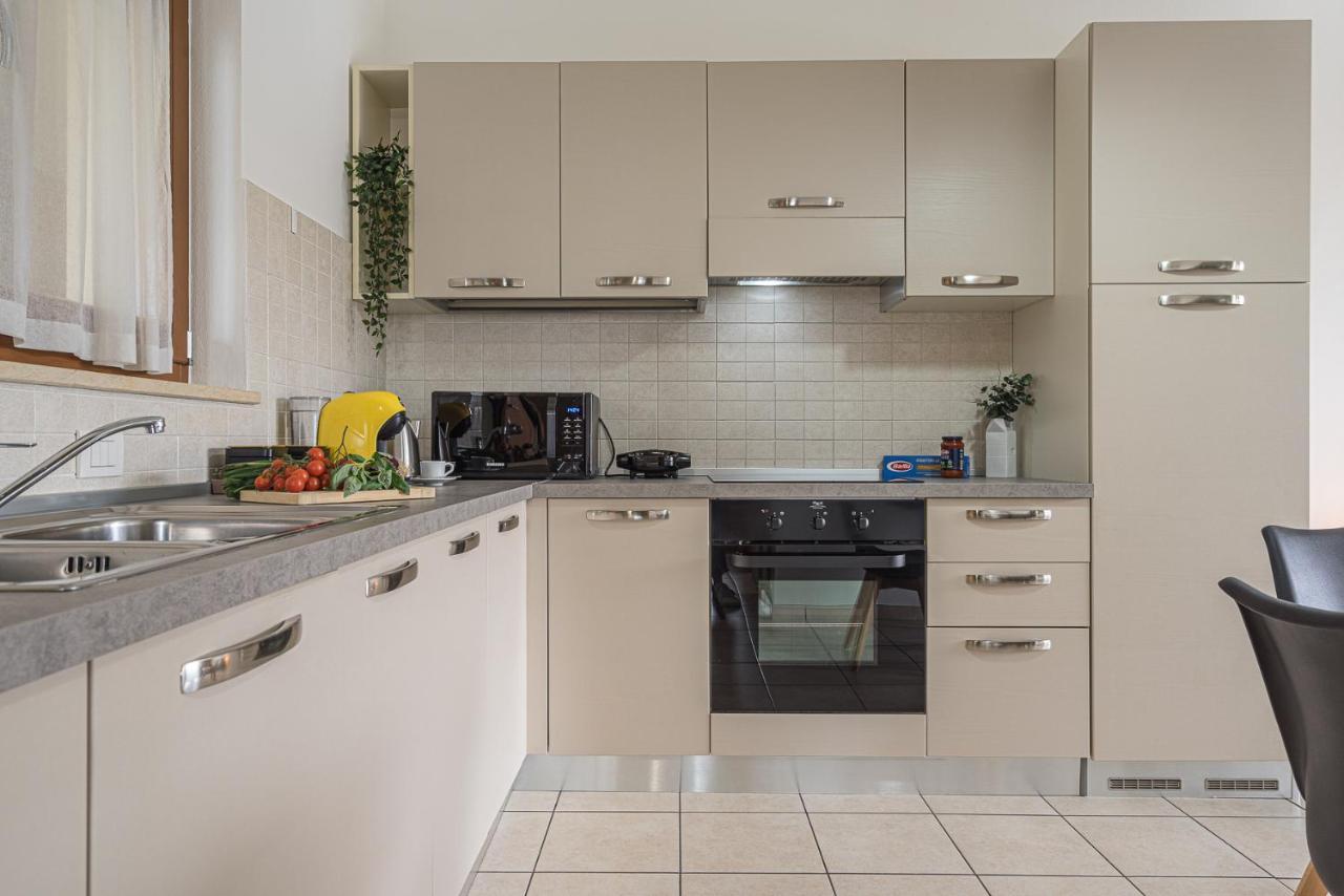 Hygge Family Apartment - One Step Away From The Lake!!! ซีร์มิโอเน ภายนอก รูปภาพ