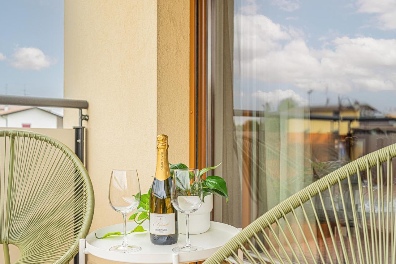 Hygge Family Apartment - One Step Away From The Lake!!! ซีร์มิโอเน ภายนอก รูปภาพ